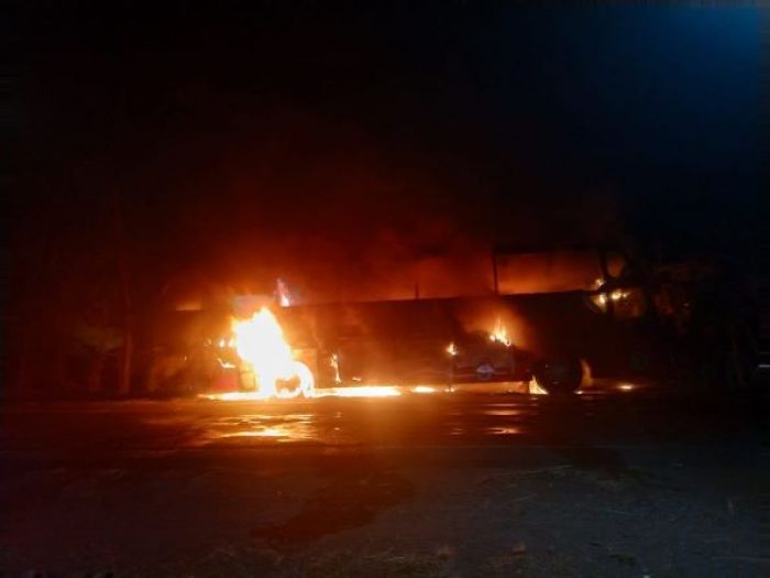 Diduga Akibat Ngecas Power Bank, Bus Gunung Harta Terbakar di Situbondo