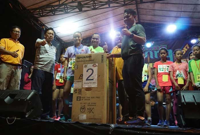1.600 Peserta Meriahkan Damar Kurung Glowing Run 2017