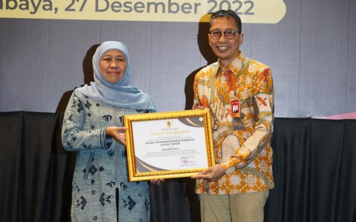 Bank Jatim Terima Penghargaan Paritrana Award 2022 dari BPJS Ketenagakerjaan