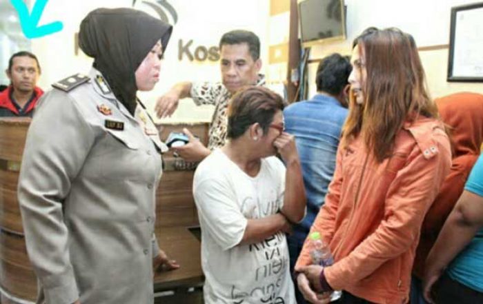 Berkedok Kos-Kosan, Rumah Mesum di Kedungdoro Digerebek Polisi Berkedok Kos-Kosan, Rumah Mesum di Kedungdoro Digerebek Polisi