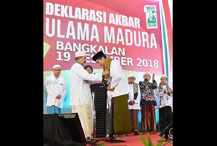 Jokowi Hadiri Deklarasi Ulama se-Madura di Bangkalan: Respons Isu PKI dan Antek Asing Jokowi Hadiri Deklarasi Ulama se-Madura di Bangkalan: Respons Isu PKI dan Antek Asing