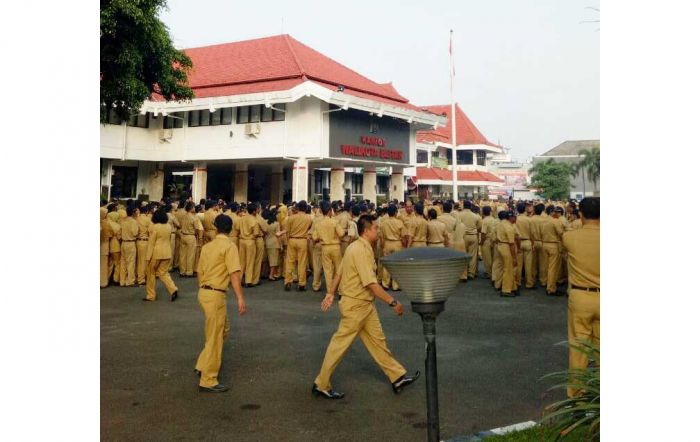Tidak Hadir Saat Apel Hari Pertama Kerja, 98 ASN Pemkot Blitar Bakal Upacara Sendiri Tidak Hadir Saat Apel Hari Pertama Kerja, 98 ASN Pemkot Blitar Bakal Upacara Sendiri