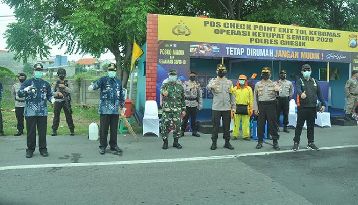 Bupati dan Wabup Gresik Tinjau Check Point di Hari Pertama PSBB