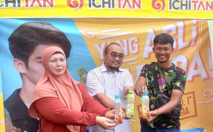 Ichitan Temukan Tiga Pemenang Tutup Botol Berhadiah dari Jatim Ichitan Temukan Tiga Pemenang Tutup Botol Berhadiah dari Jatim