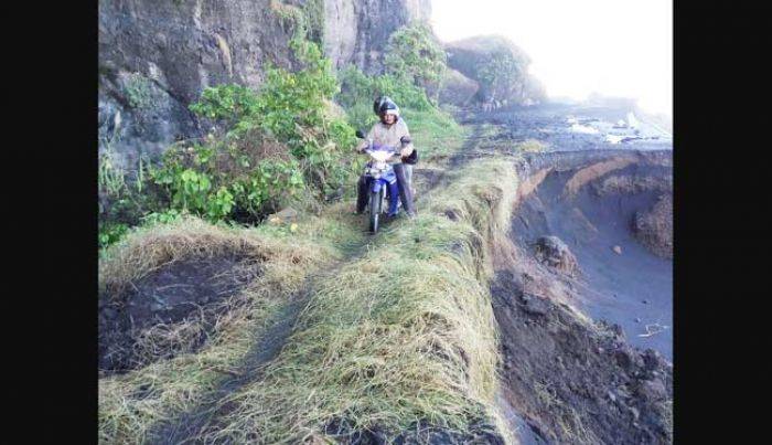Jalan Utama Penghubung Kecamatan Pasirian - Tempursari Putus, Longsor Akibat Abrasi Jalan Utama Penghubung Kecamatan Pasirian - Tempursari Putus, Longsor Akibat Abrasi