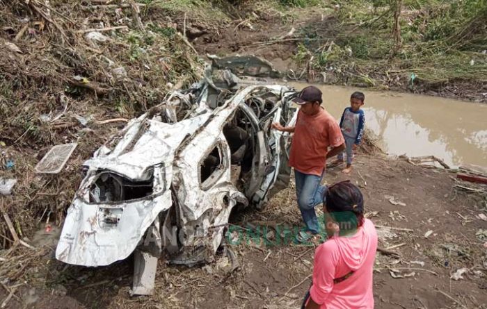 Banjir Bandang Terjang Kutorejo, Empat Rumah dan Satu Mobil Hanyut Banjir Bandang Terjang Kutorejo, Empat Rumah dan Satu Mobil Hanyut