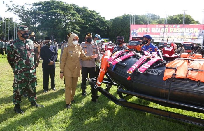 Forkopimda Banyuwangi Gelar Apel Pasukan Gabungan Siaga Bencana Jelang Musim Penghujan Forkopimda Banyuwangi Gelar Apel Pasukan Gabungan Siaga Bencana Jelang Musim Penghujan