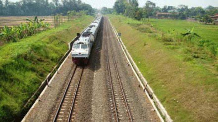 Menhub Terima Usulan Gubernur Jatim Soal Double Track KA Jalur Tengah Surabaya - Madiun