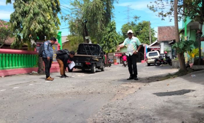 Warga Dusun Karangploso Kecewa, Perbaikan Jalan Tak Kunjung Dilakukan Warga Dusun Karangploso Kecewa, Perbaikan Jalan Tak Kunjung Dilakukan