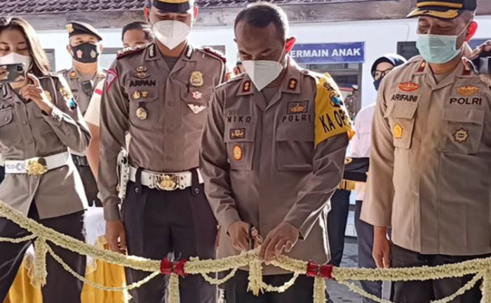 Gunting Pita, AKBP Miko Indrayana Resmikan Renovasi Gedung Satpas Satlantas Polres Kediri Kota Gunting Pita, AKBP Miko Indrayana Resmikan Renovasi Gedung Satpas Satlantas Polres Kediri Kota