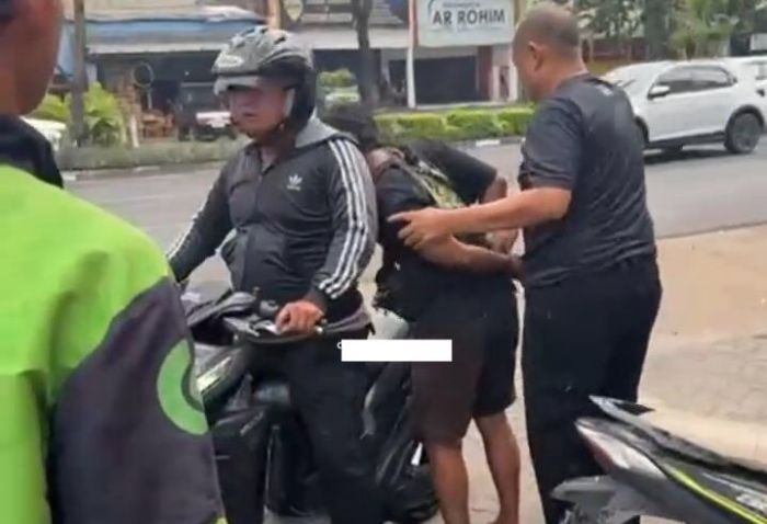 Jambret HP di Surabaya Kucing-Kucingan dengan Warga saat Hendak Ditangkap Polsek Gubeng