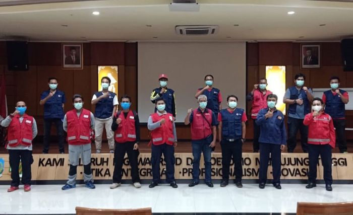 PMI Jember Ditunjuk Gubernur Jatim Sebagai Tim Khusus Penjemput Jenazah Positif Corona PMI Jember Ditunjuk Gubernur Jatim Sebagai Tim Khusus Penjemput Jenazah Positif Corona