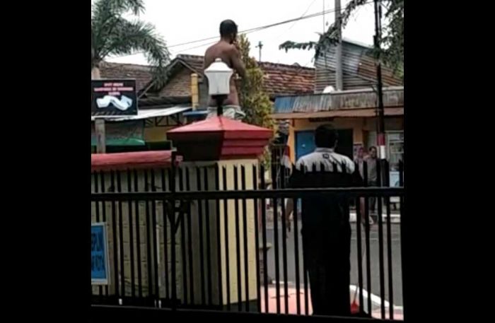 Pria yang Ngebut Sambil Bugil di Blitar ternyata Pernah Kecanduan Pil Dextro