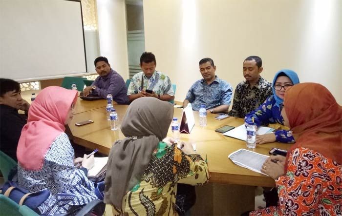 DPRD Gresik Minta Perdir JPK No 4/2018 Dicabut, Bikin Pasien BPJS Kesulitan Urus Rujukan DPRD Gresik Minta Perdir JPK No 4/2018 Dicabut, Bikin Pasien BPJS Kesulitan Urus Rujukan