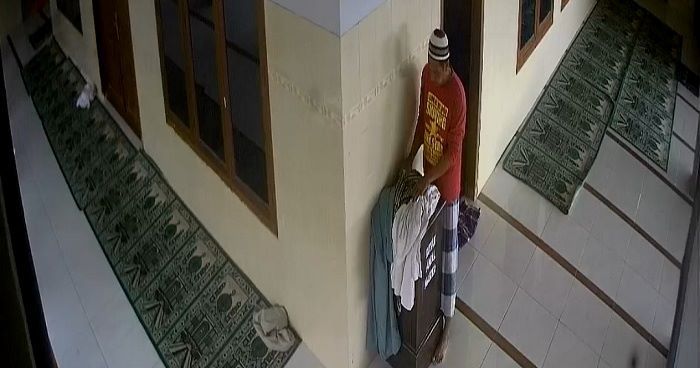 Lagi, Kotak Amal Masjid Dibobol Maling di Pamekasan, Pelaku tak Takut Terekam CCTV Lagi, Kotak Amal Masjid Dibobol Maling di Pamekasan, Pelaku tak Takut Terekam CCTV