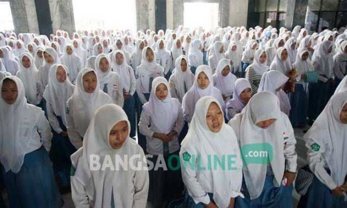 Jelang UN, Ribuan Siswa se-Kabupaten Jombang Doa Bersama di Masjid Agung 