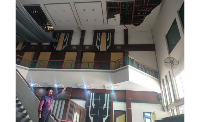 Plafon Gedung DPRD Kabupaten Pasuruan Ambrol, Tamu Diminta Hati-Hati saat Berkunjung