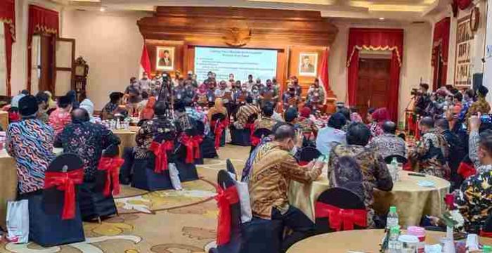 Mendagri Minta Pemda dan Pemkot Sebarkan 10 Juta Bendera Merah Putih Mendagri Minta Pemda dan Pemkot Sebarkan 10 Juta Bendera Merah Putih
