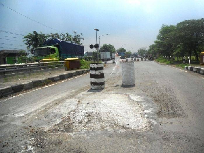 Jembatan Tropodo Sidoarjo Ambrol, Hanya Ditambal Jembatan Tropodo Sidoarjo Ambrol, Hanya Ditambal