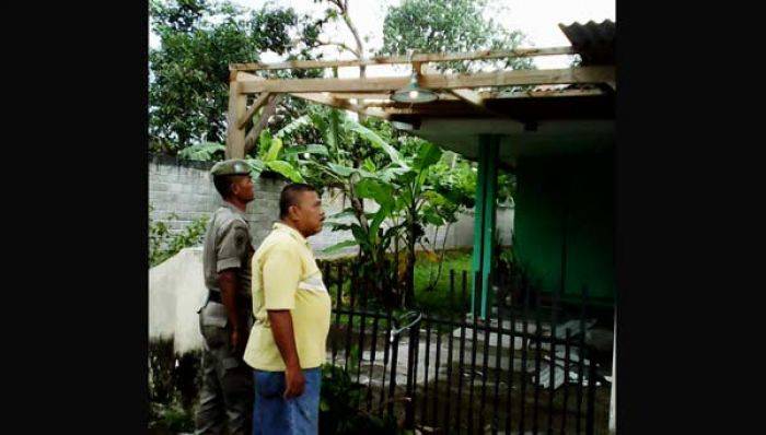 Puting Beliung Terjang Karangsoko Trenggalek, Puluhan Rumah Rusak Puting Beliung Terjang Karangsoko Trenggalek, Puluhan Rumah Rusak