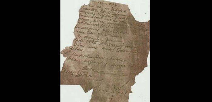 Surat Perjanjian Antara Adolf Hitler dan Iblis Ditemukan Surat Perjanjian Antara Adolf Hitler dan Iblis Ditemukan