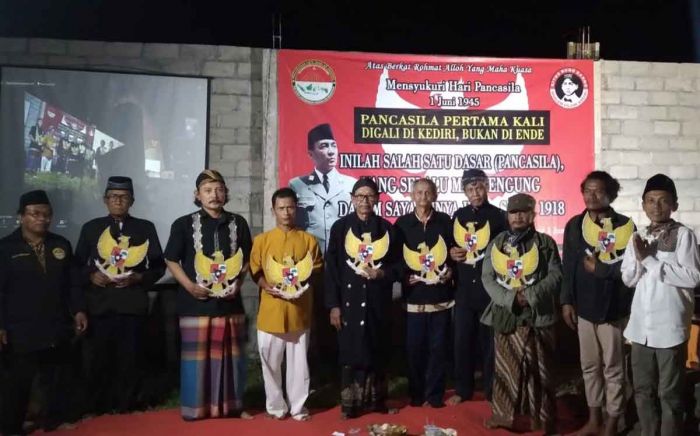 Peringati Hari Lahir Pancasila, Situs Ndalem Pojok Kediri Gelar Tasyakuran dan Diskusi Peringati Hari Lahir Pancasila, Situs Ndalem Pojok Kediri Gelar Tasyakuran dan Diskusi