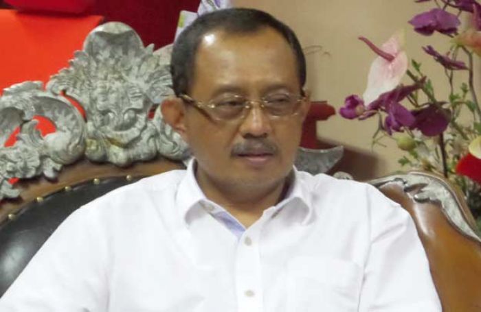Dewan Surabaya Usulkan Perda Inisiatif Taksi dan Ojek Online Dewan Surabaya Usulkan Perda Inisiatif Taksi dan Ojek Online