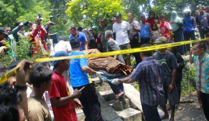 Paranormal di Desa Jenggrik Ngawi Ditemukan Tewas di dalam Rumah Paranormal di Desa Jenggrik Ngawi Ditemukan Tewas di dalam Rumah