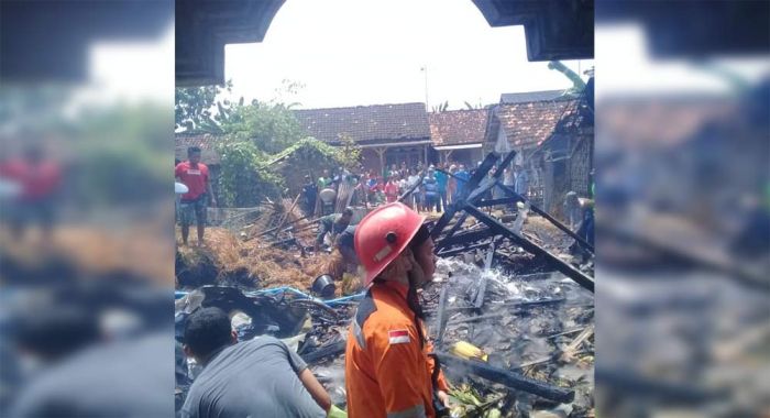 Diduga Korsleting Listrik, Tiga Rumah di Soko Tuban Hangus Terbakar