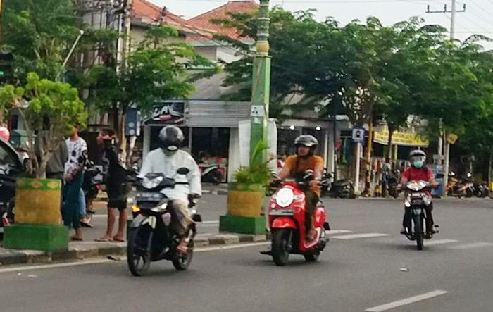 Pengamen Jalanan di Kota Pamekasan Mulai Menjamur dan Resahkan Warga Pengamen Jalanan di Kota Pamekasan Mulai Menjamur dan Resahkan Warga