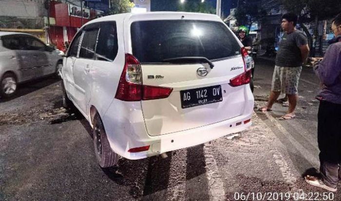 Gagal Fokus, Tiga Mahasiswa di Sidoarjo Hantam Median Jalan Gagal Fokus, Tiga Mahasiswa di Sidoarjo Hantam Median Jalan