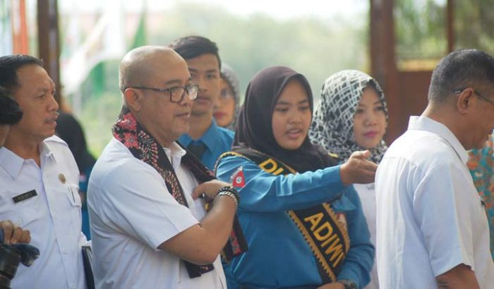 Tim Adiwiyata Provinsi Verlap Sekolah Adiwiyata di SMKN 2 Trenggalek