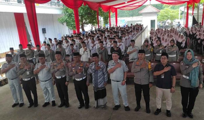 Korlantas Polri dan PT Jasa Raharja Kunjungi Ponpes Queen Al Falah Kediri Korlantas Polri dan PT Jasa Raharja Kunjungi Ponpes Queen Al Falah Kediri