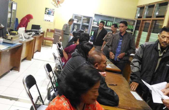 Razia Cafe dan Hotel, Petugas Gabungan di Malang Sita Ratusan Miras dan Ciduk Oknum PNS Razia Cafe dan Hotel, Petugas Gabungan di Malang Sita Ratusan Miras dan Ciduk Oknum PNS