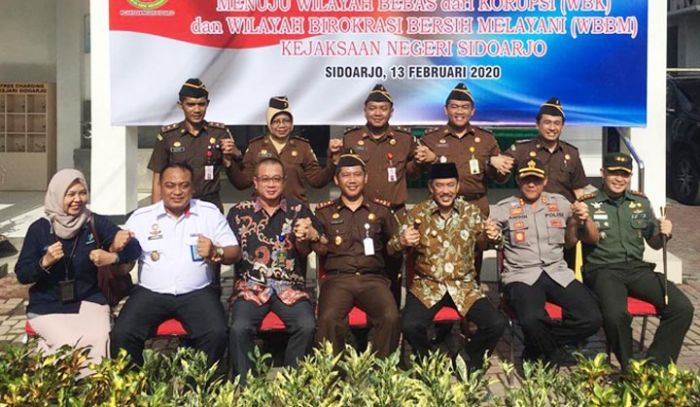 Komitmen Wujudkan WBK dan WBBM, Kejari Sidoarjo Bubuhkan Tanda Tangan Bersama