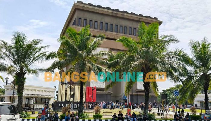 Monumen SLG Kediri Diserbu Wisatawan pada Tahun Baru 2026