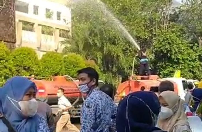 Kebakaran Kantor DLHK Sidoarjo Gegerkan Pegawai di Hari Pertama Kerja