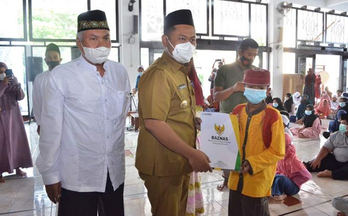 Bupati Gresik Santuni 1.000 Anak Yatim Bupati Gresik Santuni 1.000 Anak Yatim