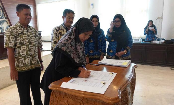 Melalui Inovasi "Bahtera Kita", Bayi Lahir di Tuban Langsung Dapat Akta Kelahiran hingga KIA Melalui Inovasi "Bahtera Kita", Bayi Lahir di Tuban Langsung Dapat Akta Kelahiran hingga KIA