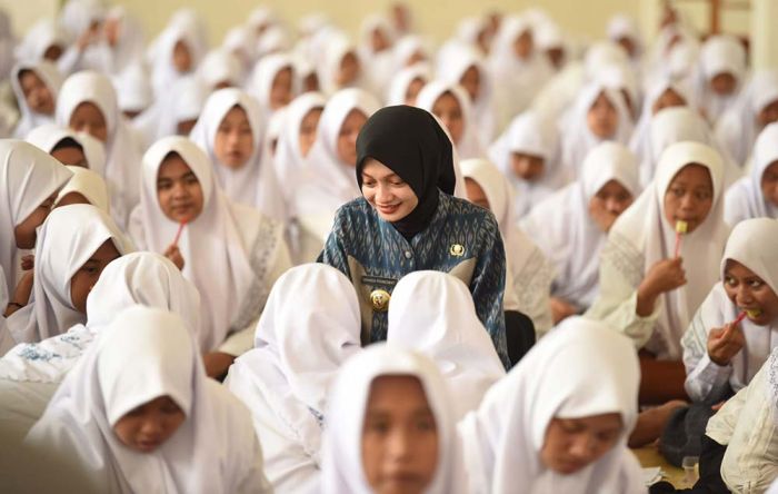 Wali Kota Kediri Dorong Gaya Hidup Sehat Santri Lewat Aksi Bergizi di Ponpes Al Amien Ngasinan
