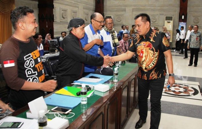 Sekdaprov Jatim Tampung Aspirasi Buruh Linting Rokok di Kantor Gubernuran