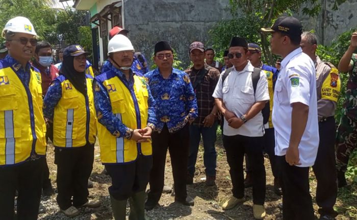 Pj. Bupati Pasuruan Tinjau Normalisasi Anak Sungai Wrati Pj. Bupati Pasuruan Tinjau Normalisasi Anak Sungai Wrati