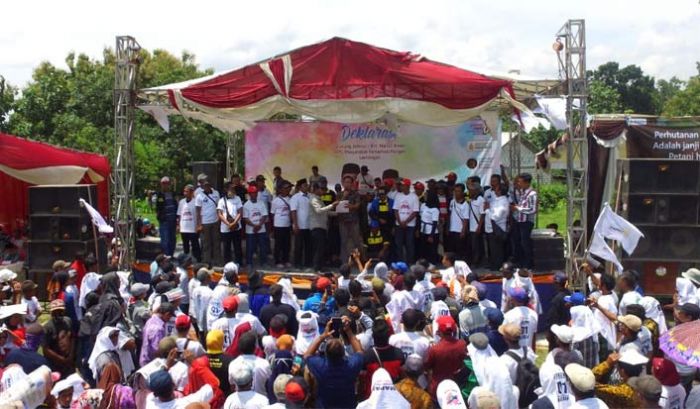 Ribuan Petani di Lamongan Deklarasi Dukung Jokowi-Ma Ribuan Petani di Lamongan Deklarasi Dukung Jokowi-Ma