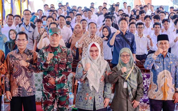 Pesan Wakil Bupati Gresik saat Hadiri Job Fair di SMK Asa Pesan Wakil Bupati Gresik saat Hadiri Job Fair di SMK Asa