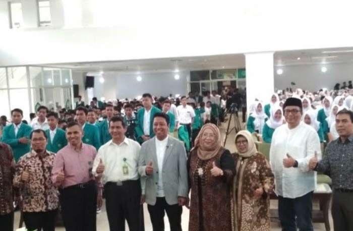 Ketua Umum PPP Motivasi Mahasiswa FE Unisma agar Kreatif Hadapi Tantangan Ekonomi Digital Ketua Umum PPP Motivasi Mahasiswa FE Unisma agar Kreatif Hadapi Tantangan Ekonomi Digital
