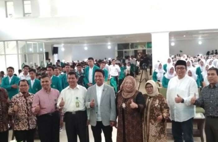 Ketua Umum PPP Motivasi Mahasiswa FE Unisma agar Kreatif Hadapi Tantangan Ekonomi Digital