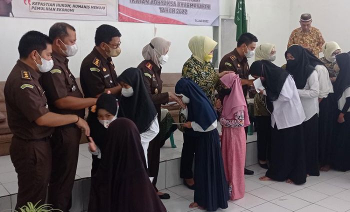 Peringati Hari Bhakti Adhyaksa, Kejari Kota Kediri Gelar Donor Darah dan Santunan ke Panti Asuhan Peringati Hari Bhakti Adhyaksa, Kejari Kota Kediri Gelar Donor Darah dan Santunan ke Panti Asuhan