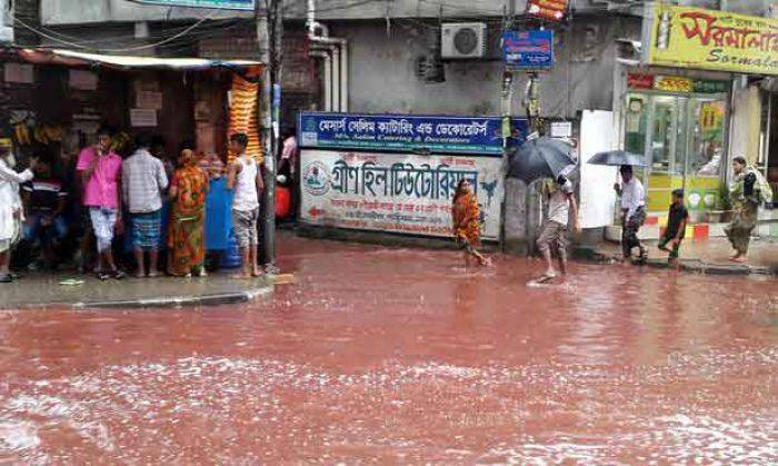 Usai Penyembelihan Hewan Kurban, Jalan di Kota Dhaka Bangladesh jadi Sungai Darah