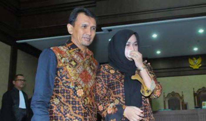 Gubernur Sumatra Utara Nonaktif Divonis 3 Tahun, Istri 2,5 Tahun Gubernur Sumatra Utara Nonaktif Divonis 3 Tahun, Istri 2,5 Tahun
