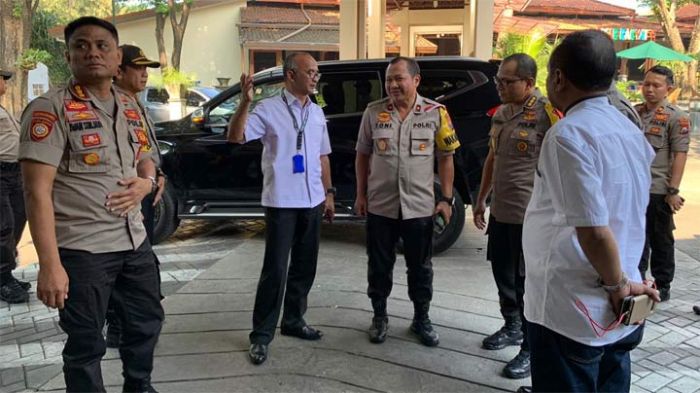 Wakapolda Jatim Pantau Rapat Pleno Terbuka Hasil Rekapitulasi Perhitungan Suara Tingkat Provinsi Wakapolda Jatim Pantau Rapat Pleno Terbuka Hasil Rekapitulasi Perhitungan Suara Tingkat Provinsi